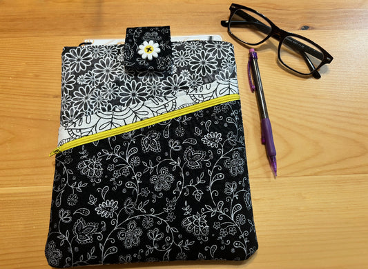 Protective Book Sleeve - Small Size - Black and White Daisy